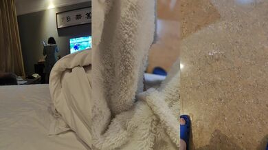 【爱情故事】偷拍人妻报复性找陌生人打炮，人家说九个带眼镜有十个骚，嗷嗷爽叫 (4)